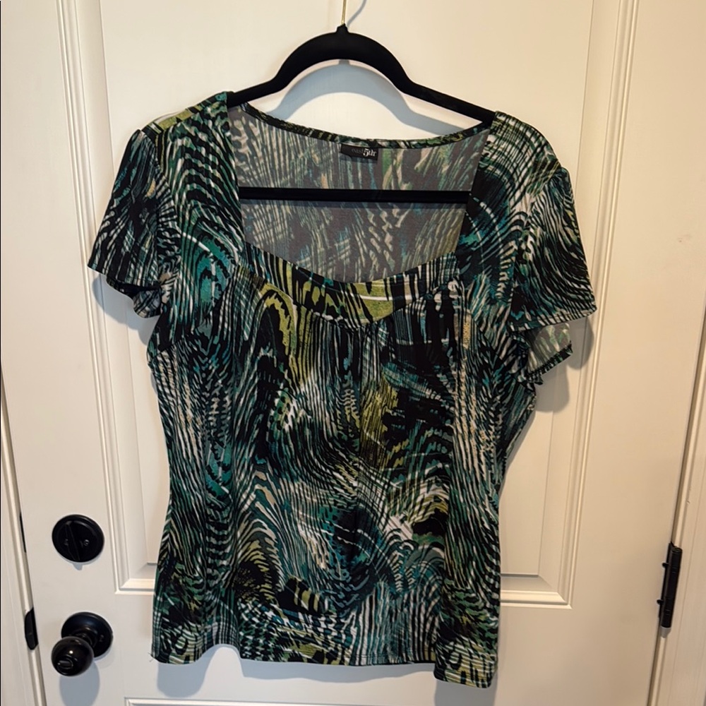 Chic Women's Green Patterned Top
